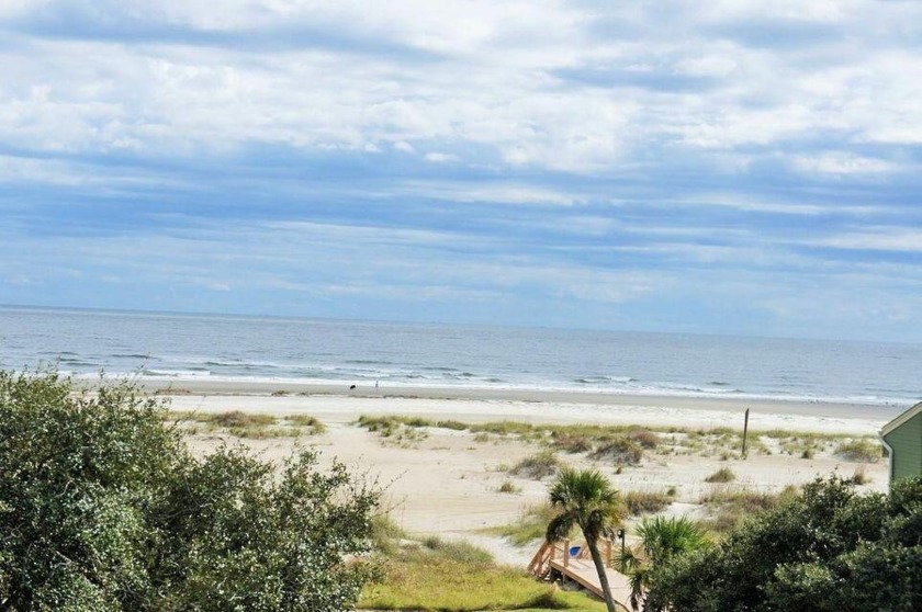 Own 4 weeks a year, 1 per season, in this squeaky clean - Beach Home for sale in Isle of Palms, South Carolina on Beachhouse.com