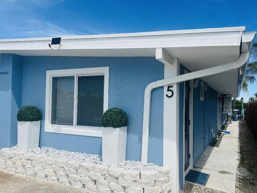 STUNNING OPEN CONCEPT 2 BEDROOM -1 BATH BEING OFFERED FURNISHED - Beach Condo for sale in Key Colony Beach, Florida on Beachhouse.com