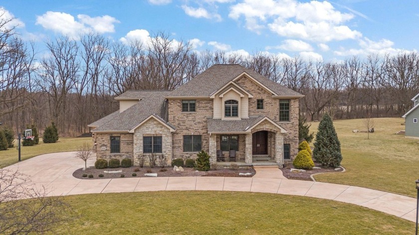 Please continue to show this home! This stunning Chesterton home - Beach Home for sale in Chesterton, Indiana on Beachhouse.com