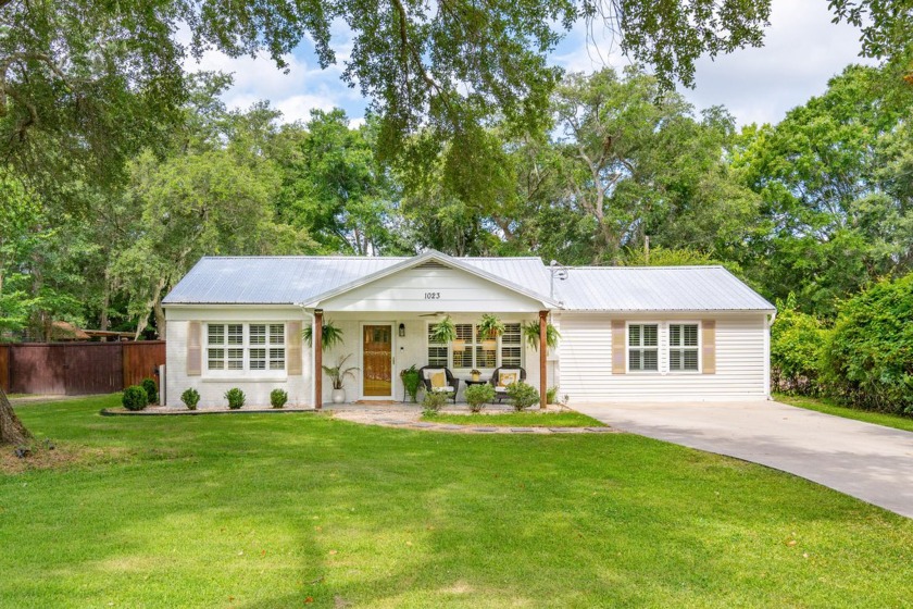 Welcome to 1023 Bradford Ave, a stunning home nestled in the - Beach Home for sale in Charleston, South Carolina on Beachhouse.com