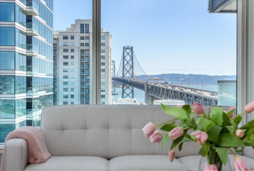 Stunning 1BD/1BA corner residence at One Rincon Hill with iconic - Beach Condo for sale in San Francisco, California on Beachhouse.com