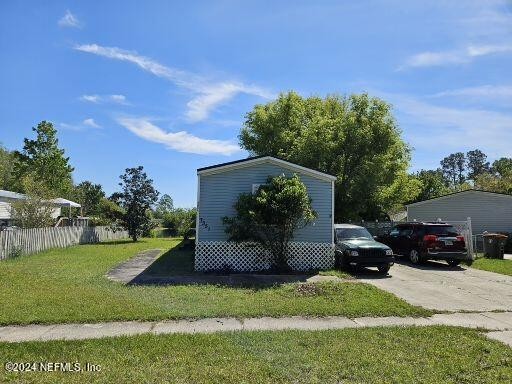 Quaint three bedroom two bath manufactured home on .15 acre - Beach Home for sale in Jacksonville, Florida on Beachhouse.com