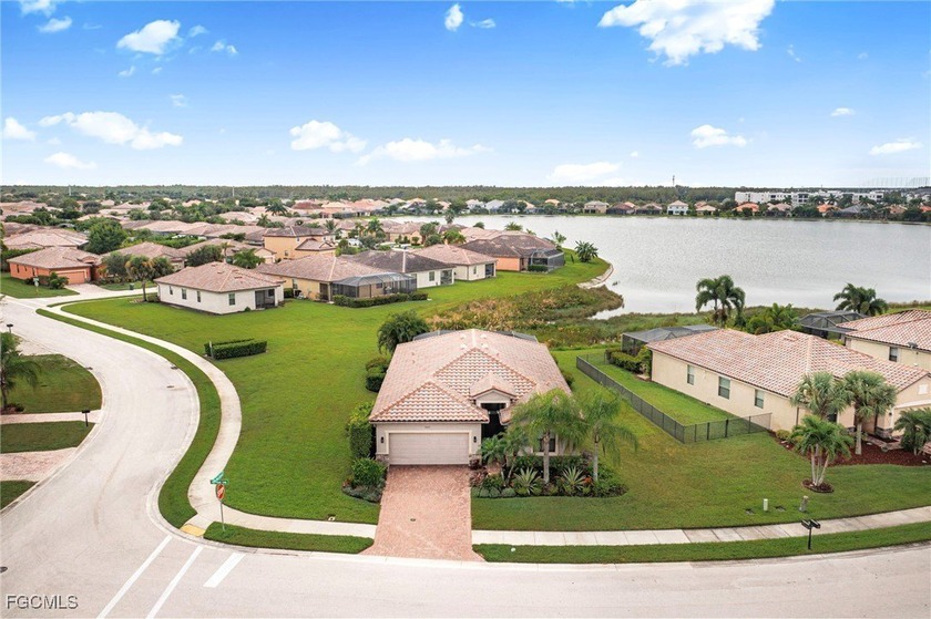Corner-lot, salt-water heated pool home with southern exposure - Beach Home for sale in Fort Myers, Florida on Beachhouse.com