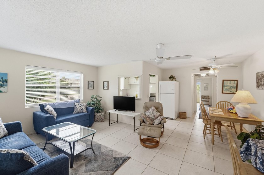 Come in and make this spacious 1BR/1.1BA unit your own. Ideally - Beach Condo for sale in Deerfield Beach, Florida on Beachhouse.com