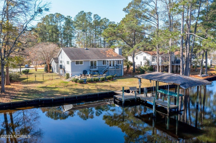 Welcome to your dream waterfront oasis in the heart of River - Beach Home for sale in New Bern, North Carolina on Beachhouse.com