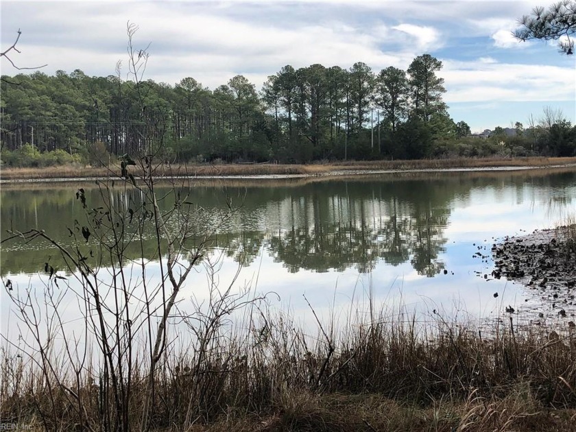 This is a great 2.5 acre parcel located on Back Creek with over - Beach Acreage for sale in Yorktown, Virginia on Beachhouse.com