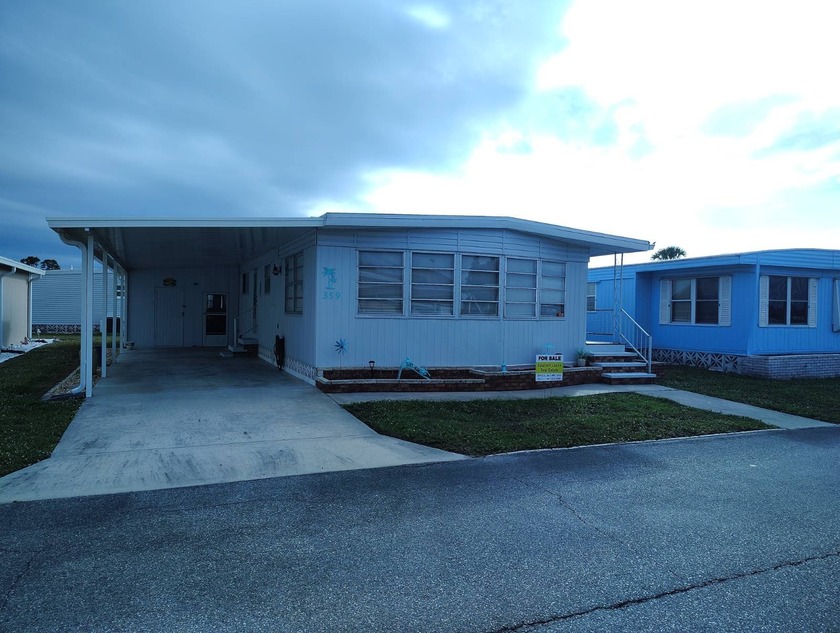 Welcome to 359 Spanish Lakes Drive, an updated and move-in-ready - Beach Home for sale in Nokomis, Florida on Beachhouse.com