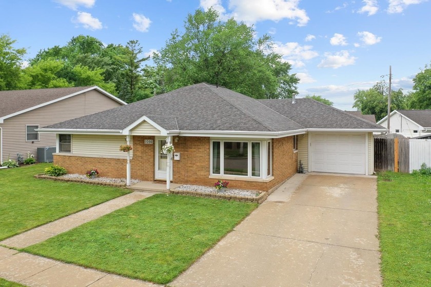 Spacious 3BR/2BA ranch near parks/schools, and Lambeau - Beach Home for sale in Green Bay, Wisconsin on Beachhouse.com