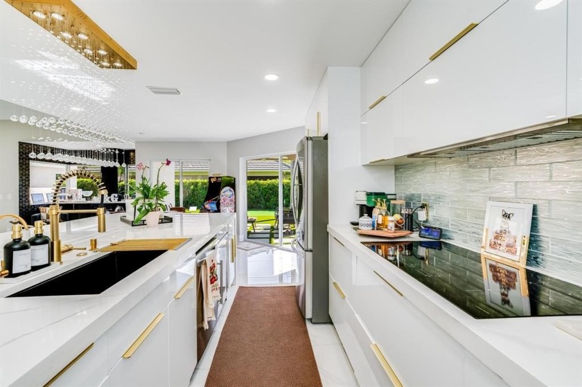 Located on a corner lot in PGA, this updated 3BR/3BA home offers - Beach Home for sale in Palm Beach Gardens, Florida on Beachhouse.com