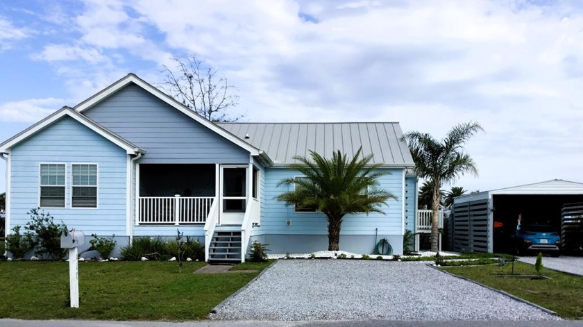 CUTE COASTAL COTTAGE in MEXICO BEACH! Everything you need to - Beach Home for sale in Mexico Beach, Florida on Beachhouse.com
