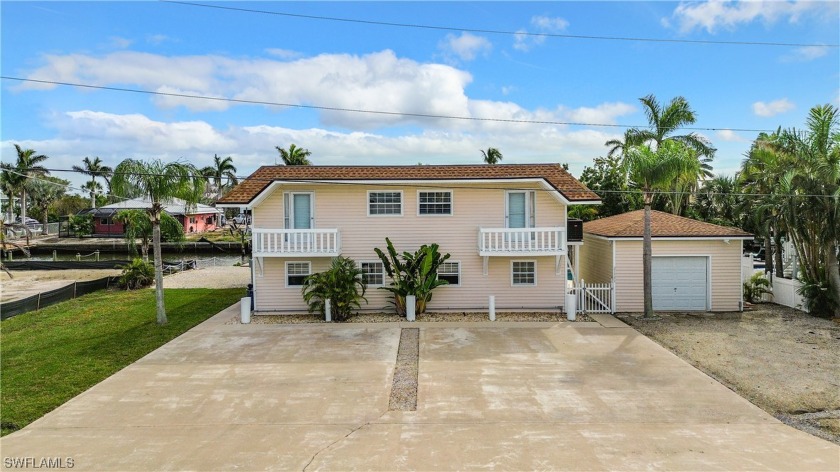 TRIPLEX (3 units) zoned for weekly rentals on an expansive - Beach Home for sale in Fort Myers Beach, Florida on Beachhouse.com