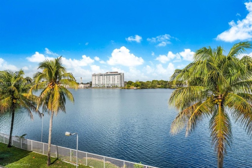 Beautiful 2 bedroom, 2 bath apartment with breathtaking views of - Beach Condo for sale in Miami, Florida on Beachhouse.com