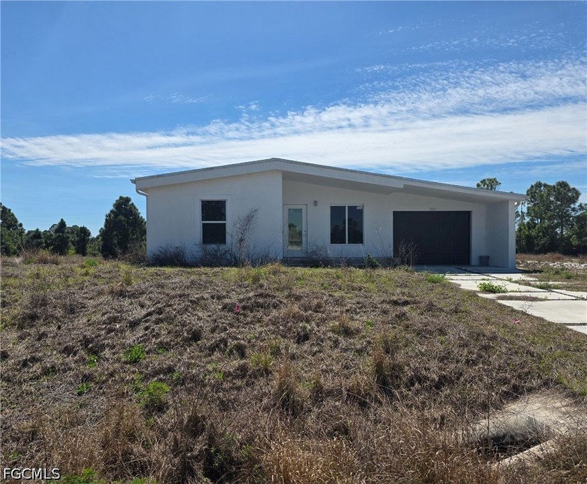 CASH OFFERS ONLY! CONTRACTOR and INVESTOR SPECIAL! This is a - Beach Home for sale in Lehigh Acres, Florida on Beachhouse.com