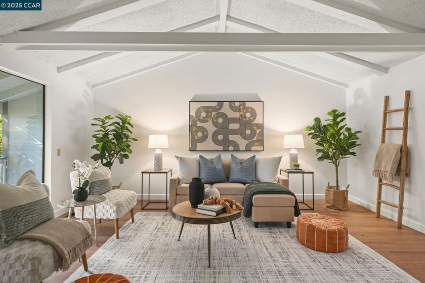 Move right in to this delightful, recently refreshed townhome is - Beach Townhome/Townhouse for sale in Pleasant Hill, California on Beachhouse.com