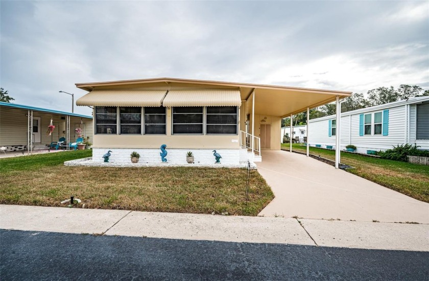 Move-In Ready! This is a Very Well Maintained 2 Bdrm/2 Bath Home - Beach Home for sale in Tarpon Springs, Florida on Beachhouse.com