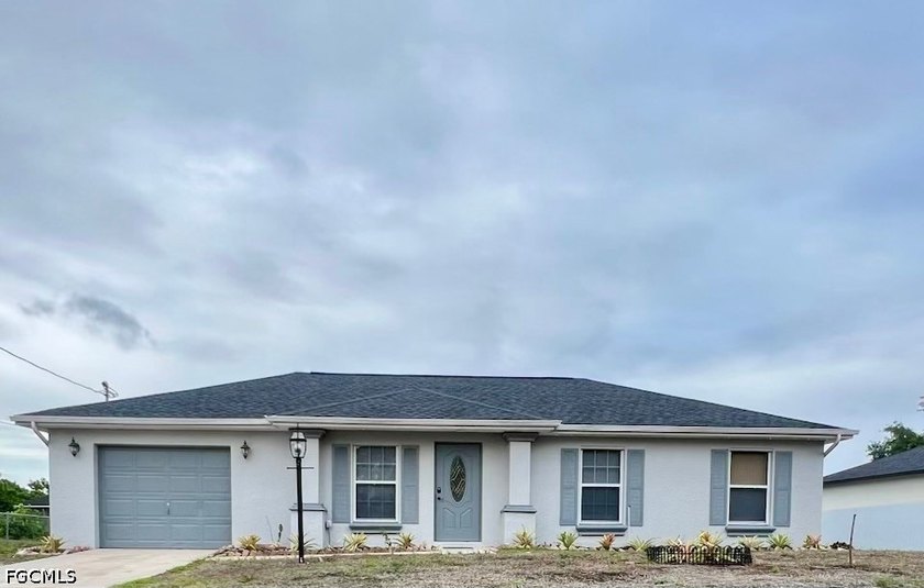 Discover the perfect blend of comfort and convenience in this - Beach Home for sale in Lehigh Acres, Florida on Beachhouse.com