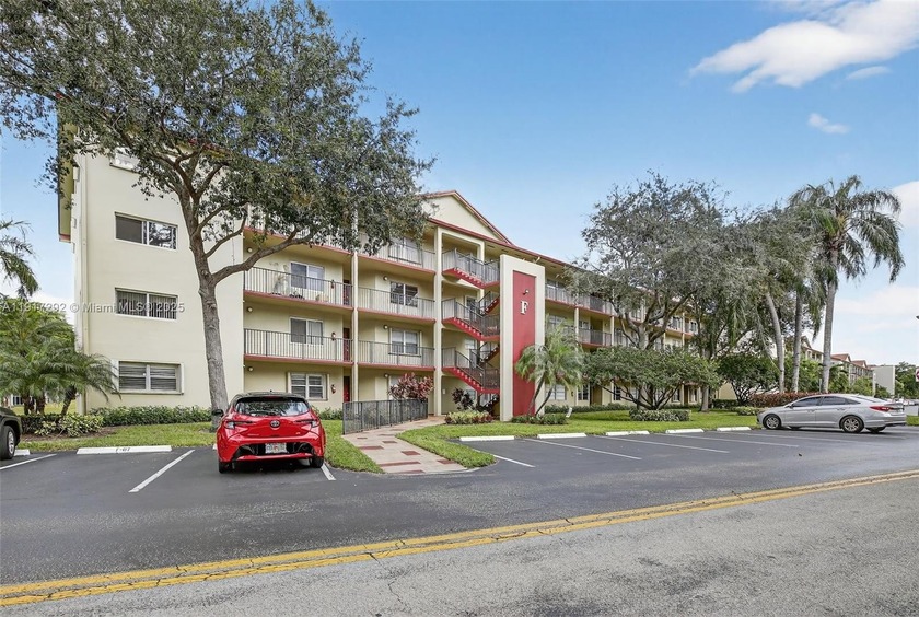 Bright and comfortable 3rd floor condo 2 BEDROOMS, 2 BATHROOMS - Beach Condo for sale in Pembroke Pines, Florida on Beachhouse.com