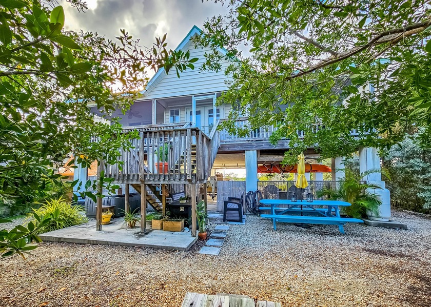 Move right into this well-maintained 3-bedroom, 2-bath canal - Beach Home for sale in Ramrod Key, Florida on Beachhouse.com