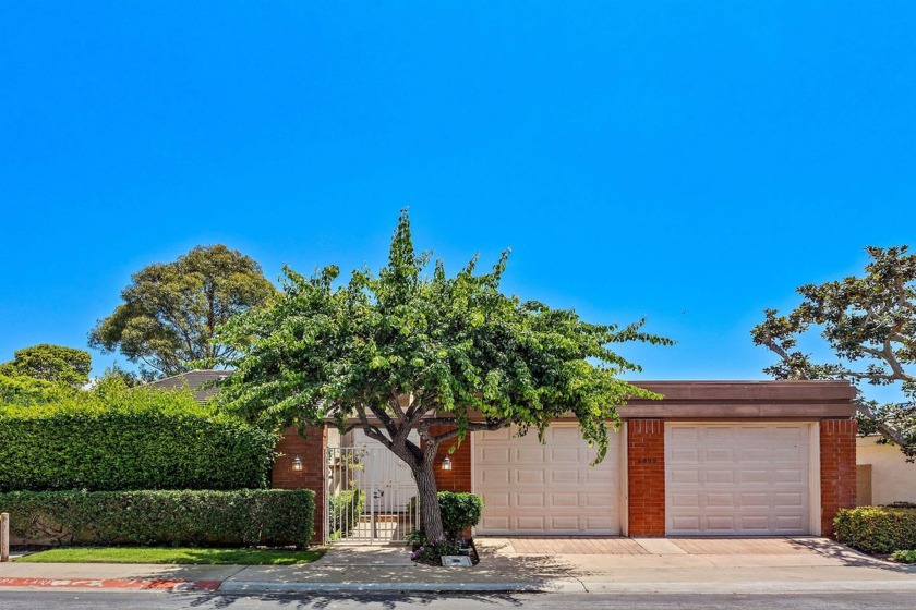 Seize your chance to own this ideally located home in the - Beach Home for sale in La Jolla, California on Beachhouse.com