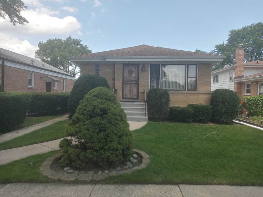 Raised Ranch on wide 40 ft. Lot. Parking for 3 cars. White Oak - Beach Home for sale in Skokie, Illinois on Beachhouse.com