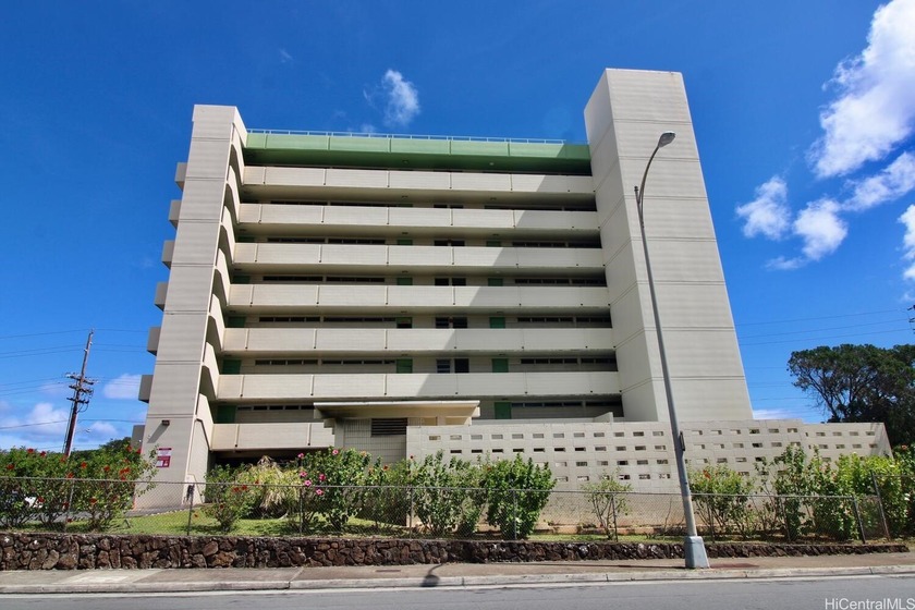 Discover this rarely available Vista Del Mar gem at the entrance - Beach Condo for sale in Honolulu, Hawaii on Beachhouse.com