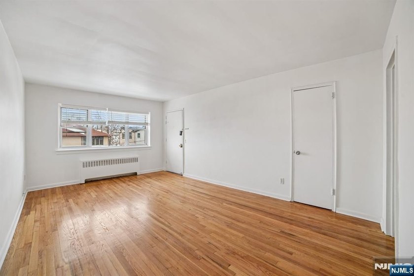 Beautifully renovated 2-bedroom, 1-bathroom condominium located - Beach Condo for sale in Fort Lee, New Jersey on Beachhouse.com