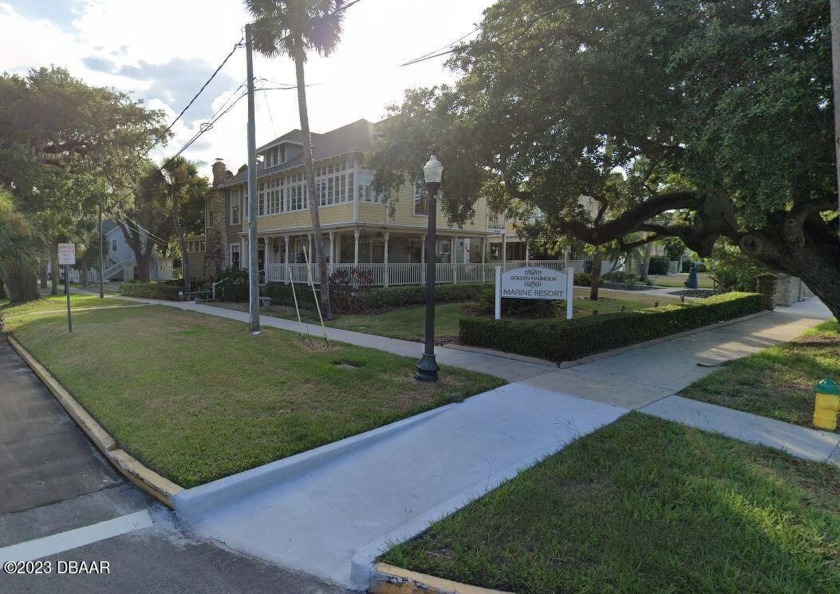 15 unit Bed and Breakfast.  Well established colonial located - Beach Commercial for sale in Daytona Beach, Florida on Beachhouse.com