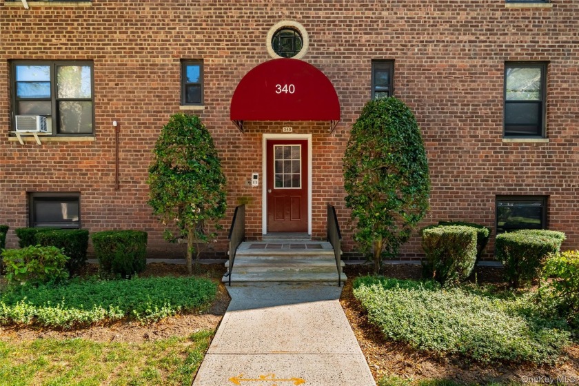 Welcome to 340 Richbell Road #B4 - a charming one-bedroom - Beach Home for sale in Mamaroneck, New York on Beachhouse.com