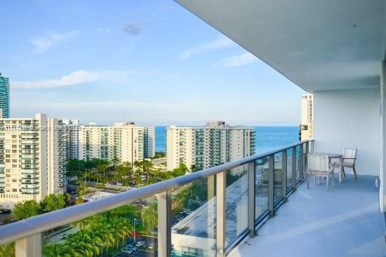 Superb 2 bedroom 2 bathroom corner unit with incredible bay and - Beach Condo for sale in Hollywood, Florida on Beachhouse.com