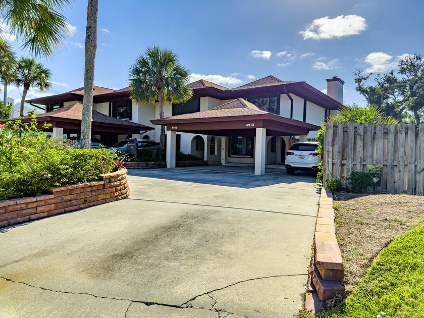 Enjoy coastal living in this charming townhome located steps - Beach Townhome/Townhouse for sale in Vero Beach, Florida on Beachhouse.com