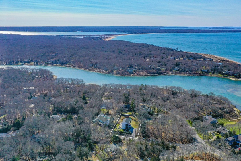 This chic 4 bedroom, 3 full bath modern home built in 2016 is - Beach Home for sale in East Hampton, New York on Beachhouse.com