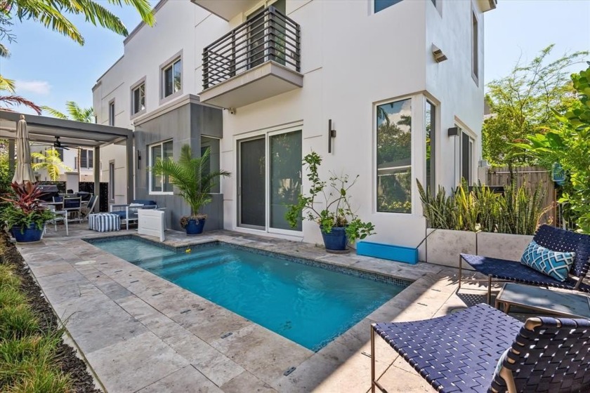 Modern corner-unit townhome in sought-after Victoria Park! This - Beach Townhome/Townhouse for sale in Fort Lauderdale, Florida on Beachhouse.com