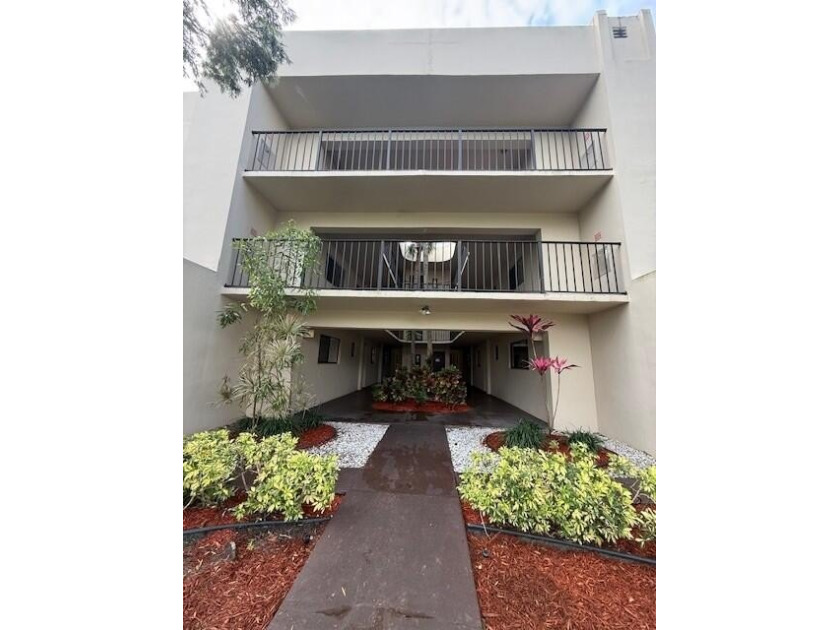 Stunning lake views from this ground floor condo, pergo floors - Beach Condo for sale in Delray Beach, Florida on Beachhouse.com