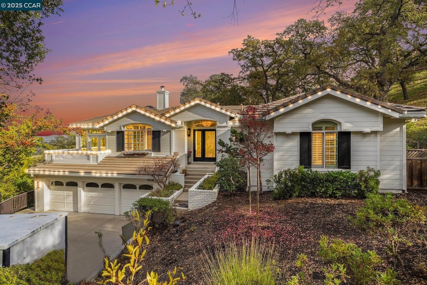 Welcome to 2199 Hidden Pond Rd in beautiful Lafayette! This - Beach Home for sale in Lafayette, California on Beachhouse.com