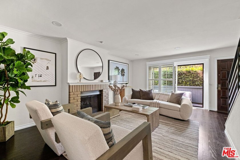 Stunning 3 bed/2.5 bath Santa Monica townhouse with 1,750 sq - Beach Townhome/Townhouse for sale in Santa Monica, California on Beachhouse.com