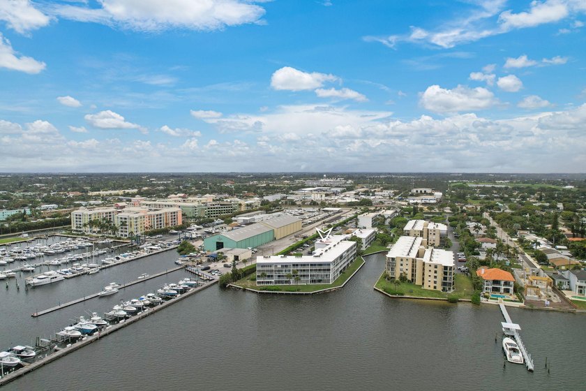Turnkey, fully remodeled condo in Lantana with new stainless - Beach Condo for sale in Lantana, Florida on Beachhouse.com