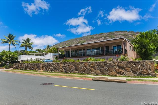 Must see!!! Remodeled home with 7 bedrooms, 5 and a half baths - Beach Home for sale in Honolulu, Hawaii on Beachhouse.com