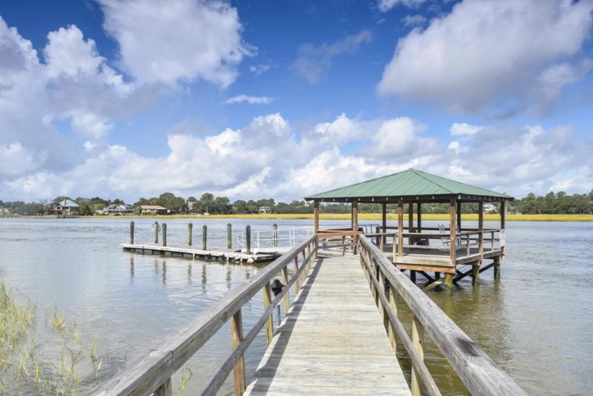 Truly a hidden gem. Wappoo Landing is a quiet 23 unit community - Beach Home for sale in Charleston, South Carolina on Beachhouse.com