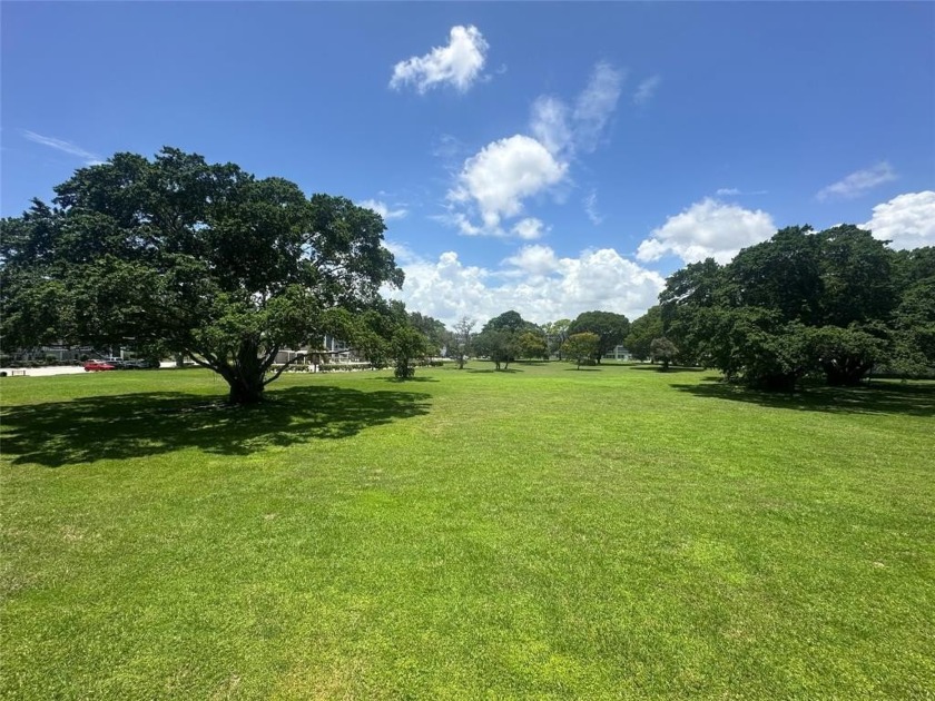 PRIME LOCATION! Walk to plaza, pool & CLUBHOUSE! This immaculate - Beach Condo for sale in Deerfield Beach, Florida on Beachhouse.com