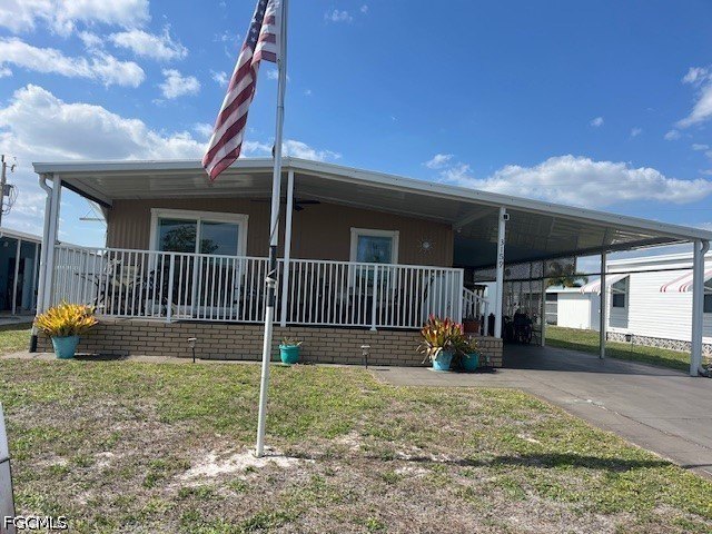 Come make this home yours. Great double wide in much desired - Beach Home for sale in North Fort Myers, Florida on Beachhouse.com