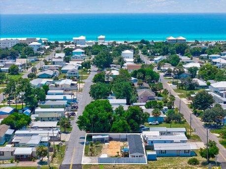 Welcome to a unique property in the beautiful Laguna Beach area - Beach Home for sale in Panama City Beach, Florida on Beachhouse.com