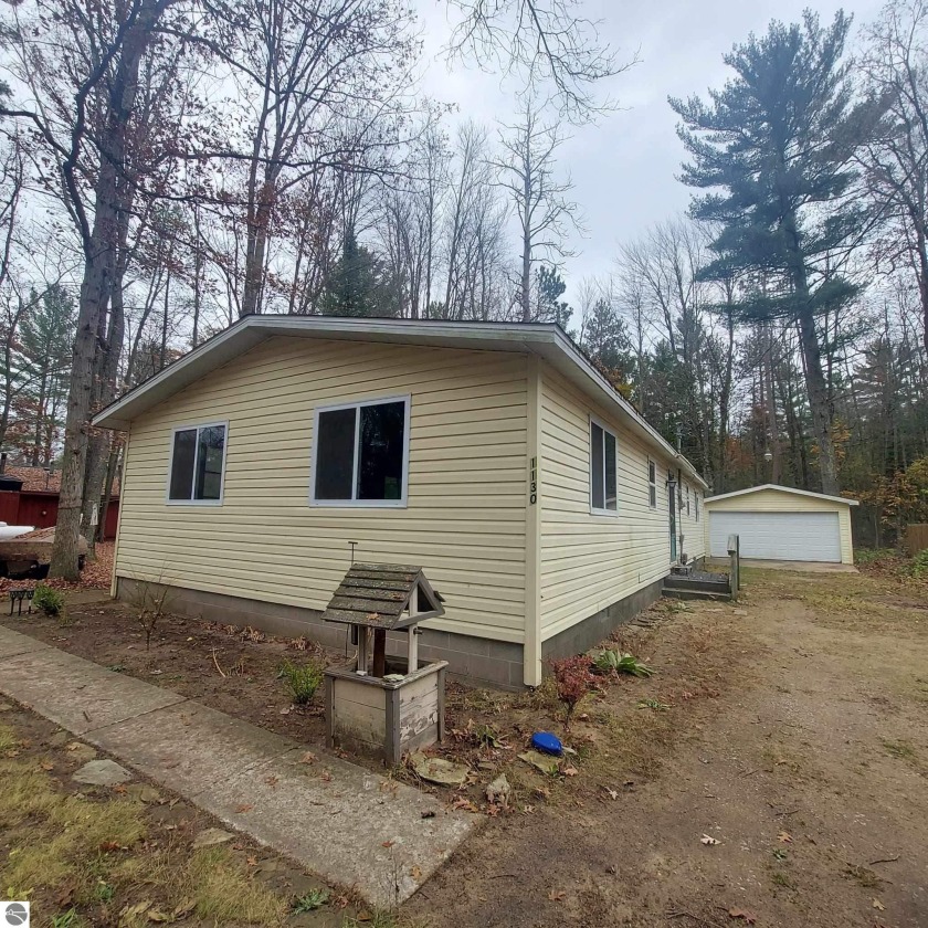 Sprawling ranch style modular home with plenty of living space! - Beach Home for sale in Oscoda, Michigan on Beachhouse.com