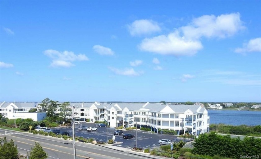 Stunning Oceanfront 2 bed, 2 bath, Dune Road Condo. Marble walls - Beach Condo for sale in Westhampton, New York on Beachhouse.com