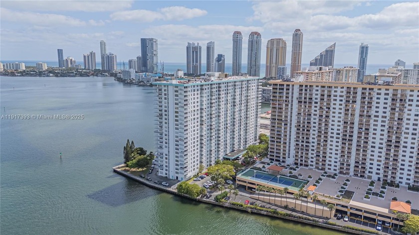 spectacular upper 3 floor with breathtaking intracoastal views - Beach Condo for sale in Sunny Isles Beach, Florida on Beachhouse.com