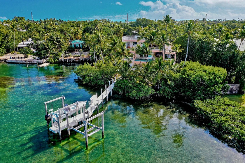 Islamorada Bayfront Estate with Dockage & Open Bay Views... all - Beach Home for sale in Upper Matecumbe Key, Florida on Beachhouse.com