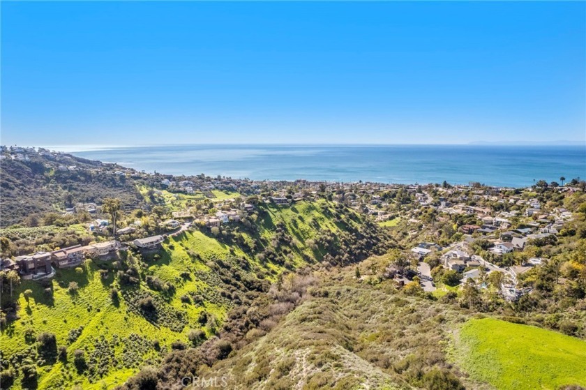 Immerse yourself in the stunning views of gentle rolling hills - Beach Acreage for sale in Laguna Beach, California on Beachhouse.com