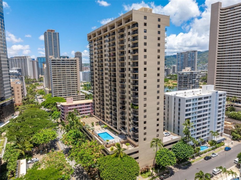 This attractive 1 bedroom, 1 bathroom in the popular Four Paddle - Beach Condo for sale in Honolulu, Hawaii on Beachhouse.com