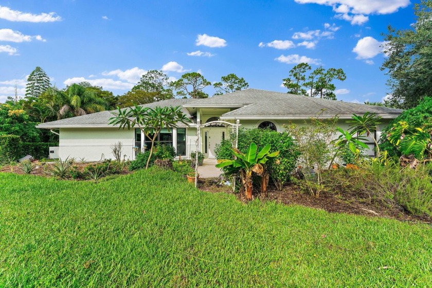 The original Monde model.  Well maintained home with screened - Beach Home for sale in Jupiter, Florida on Beachhouse.com