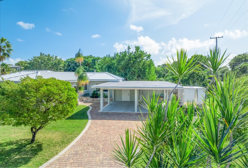 This 25,000 sq. ft. property has plenty of room to add a pool - Beach Home for sale in Big Pine Key, Florida on Beachhouse.com