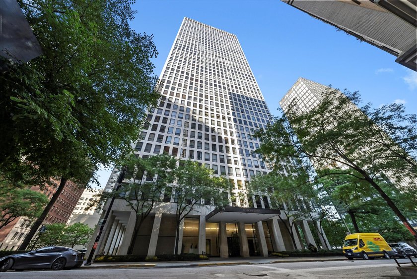Beautiful studio in Streeterville offering stunning city and - Beach Condo for sale in Chicago, Illinois on Beachhouse.com